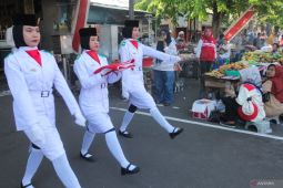 Upacara HUT ke-80 Kemerdekaan RI di pasar