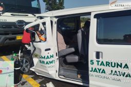 Laka tol Jombang libatkan Daihatsu Granmax dengan Isuzu Truck Box