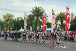 Kirab bendera Merah Putih disambut antusias di Monas