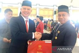 96 PNS Pemkab Gumas terima Satyalancana Karya Satya