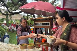 Istana hadirkan puluhan gerobakan kuliner untuk menjamu peserta Upacara HUT RI