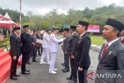 Gubernur Sultra beri penghargaan ASN dan siswa berprestasi di HUT ke-80 RI