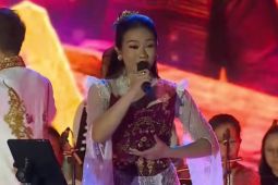 Yura Yunita nyanyikan lagu berjudul "Inspirasi Diri" di depan Prabowo-Gibran