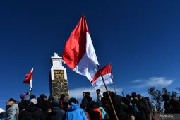 Pendakian Gunung Lawu saat HUT RI