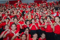 Khofifah berpesan ke Paskibraka Jatim untuk selalu cintai NKRI