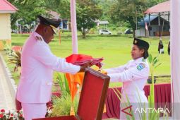 Golda, perempuan Wondama pembawa baki yang ditopang doa ibu