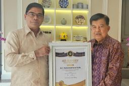 UIN Ar-Raniry serahkan Ar Raniry Award kepada Jusuf Kalla