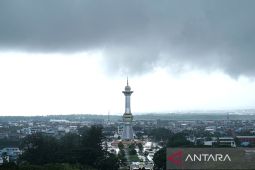 BMKG prakirakan mayoritas wilayah Indonesia diguyur hujan pada Senin