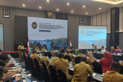 Gubernur Kambu soroti keterbatasan BTS di pedalaman Papua Barat Daya