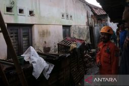Angin kencang di Cirebon, belasan rumah rusak