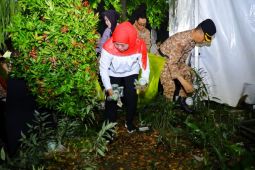 Khofifah pastikan Taman Apsari bersih usai perayaan HUT Ke-80 RI