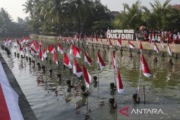 Upacara HUT ke-80 RI di Kanal Surosowan