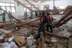 Korem 132/Tadulako bantu pemulihan pascagempa di Poso