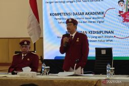 Kemensos memperkenalkan jas almamater seragam siswa Sekolah Rakyat