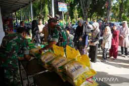 TNI-Bulog bersinergi lakukan gerakan pangan murah di Sumenep
