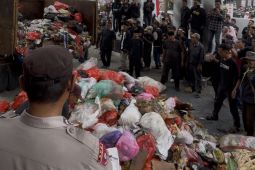 Warga Bangkonol Pandeglang protes kerja sama pemkab dengan turunkan sampah