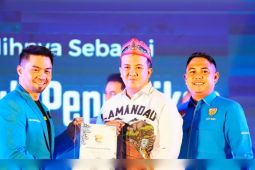 Bupati Lamandau terima Indonesia Youth Award