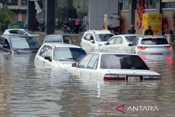 Korban tewas banjir di Pakistan sudah 921 lebih