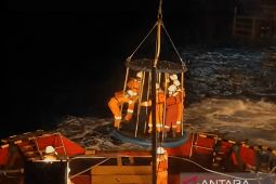 Kapal Tunda Kresna 306 layani tenaga kerja di lepas pantai Madura