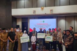 BPJS Ketenagakerjaan serahkan santunan Jaminan Sosial  dan Beasiswa kepada pekerja dan anak ahli waris