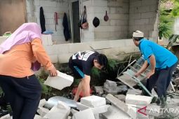 Puluhan rumah di Tangerang rusak diterjang angin kencang