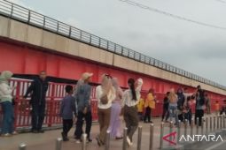 Wali Kota Palembang ajak para pegawai dan pelajar naik LRT