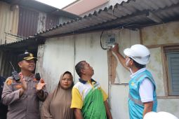 PLN berikan sambungan listrik  gratis 95 rumah keluarga prasejahtera