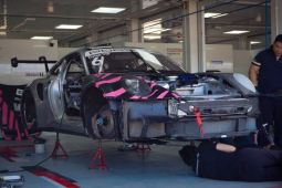 Logistik balap mobil Porsche tiba di Sirkuit Mandalika Lombok