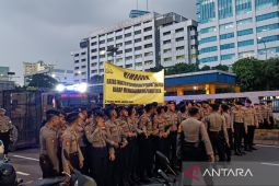 Polisi bubarkan demo hari ini di depan Gedung DPR/MPR