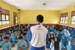 Asmo Kalbar Gelar Sosialisasi #Cari_aman SMAN 2 Kakap