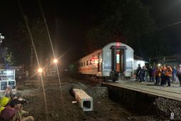 Akses jalan Jember-Bondowoso dibuka usai pemasangan rel selesai