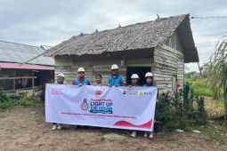 PLN terangi hidup, hadirkan listrik gratis di hari kemerdekaan