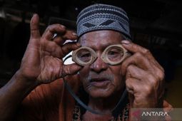 Kaca mata penyelam tradisional khas Bajo Wakatobi