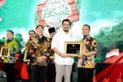 Gubernur Sulsel raih penghargaan dari Kemenhut