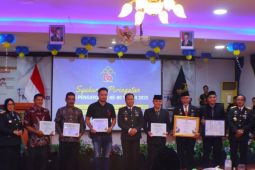 Kemenkum-Sulteng serahkan 6 sertifikat KI perkuat perlindungan hukum