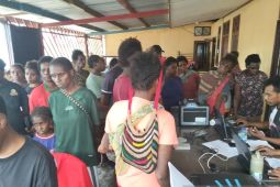 Dukcapil Mimika rekam adminduk warga Kampung Pomako korban kebakaran