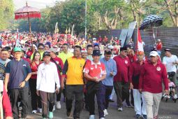Warga Bekasi ikuti kegiatan jalan sehat lintas agama wujud harmonisasi