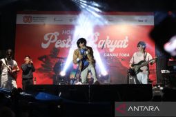 Radja hibur pengunjung   F1 Powerboat 2025 di Toba