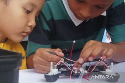 120 anak di Surabaya ikuti pengenalan teknologi drone gratis