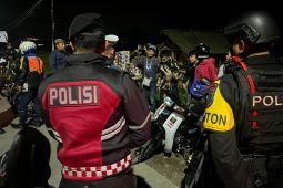 Polres Garut menyita puluhan botol minuman keras dan knalpot bising