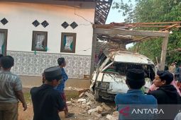 Ledakan di Abunten Madura akibatkan mobil rusak dan satu orang luka-luka