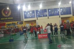 Ratusan pebulu tangkis muda meriahkan kejuaraan Bupati Bekasi Open 2025