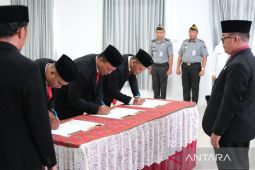 Kakanwil Kemenkum Babel lantik tiga Pejabat Penyidik Pegawai Negeri Sipil