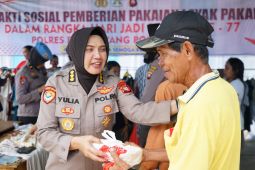 Polwan Polres Bengkayang beri bantuan sosial untuk masyarakat perbatasan