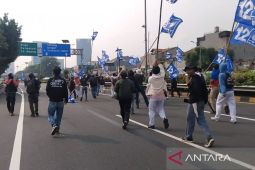 Massa aksi demo di DPR sempat masuk ke jalan tol dalam kota
