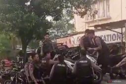 Warga Ciracas Jaktim dihebohkan adanya penggerebekan markas maling motor