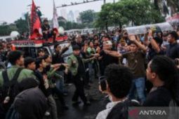 Jurnalis Foto ANTARA dipukuli oknum aparat saat liput demo di DPR
