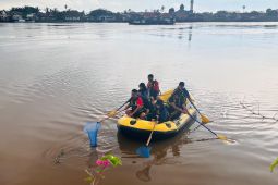 Aksi bersihkan Kapuas, Jurnalis angkut 700 kilogram sampah dari sungai