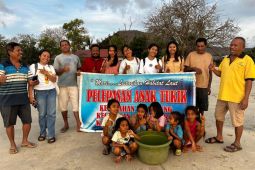 Pokmaswas NTT melepasliarkan 258 tukik untuk pelestarian biota laut