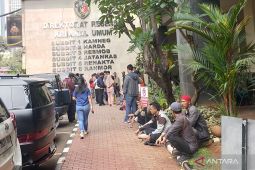 Orang tua tuntut Polisi bebaskan ratusan anak imbas demo di DPR